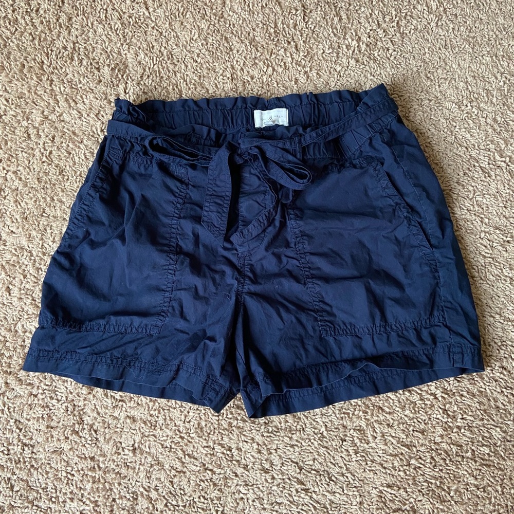 Women’s Lou & Grey shorts with ribbon belt